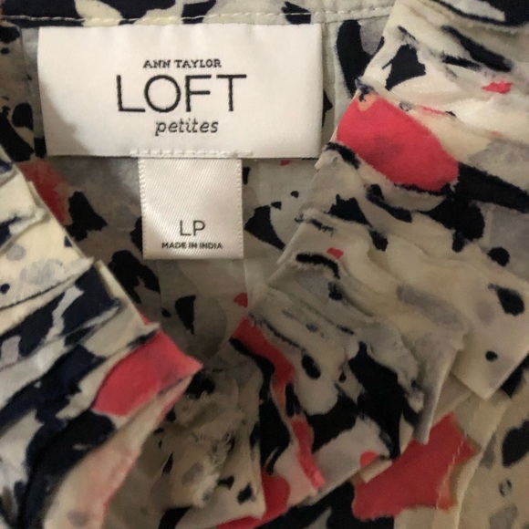 END OF YEAR SALE! EUC LOFT Petite Blouse - Picture 3 of 4